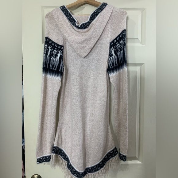 Kactus; Hooded Winter Poncho - Picture 2 of 2